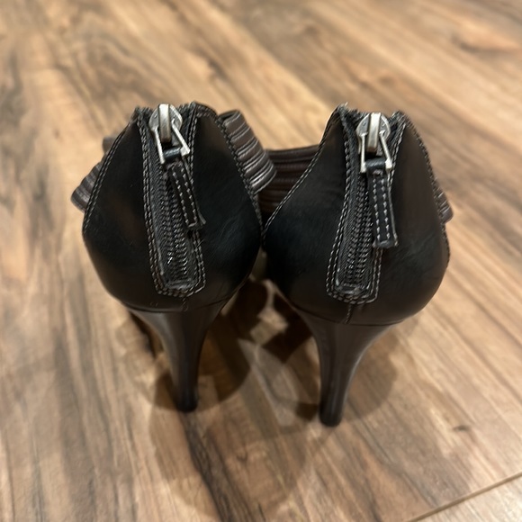 Franco Sarto metallic silver swirl and black open toe heels - Picture 3 of 5